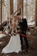 This Skyliner Lodge Wedding in Oregon is All Four Seasons Combined